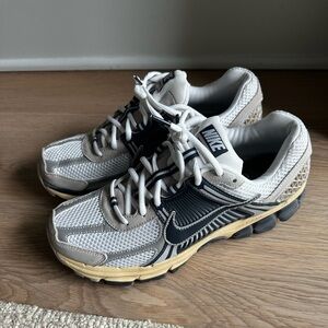 Men’s Nike Vomero 5